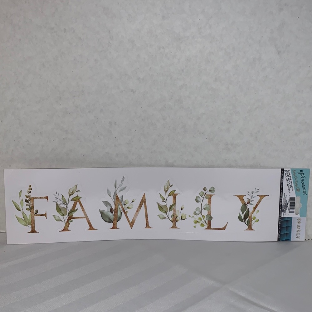 FAMILY wall decor, Easy on! Easy Off!. Peel stick decoration.